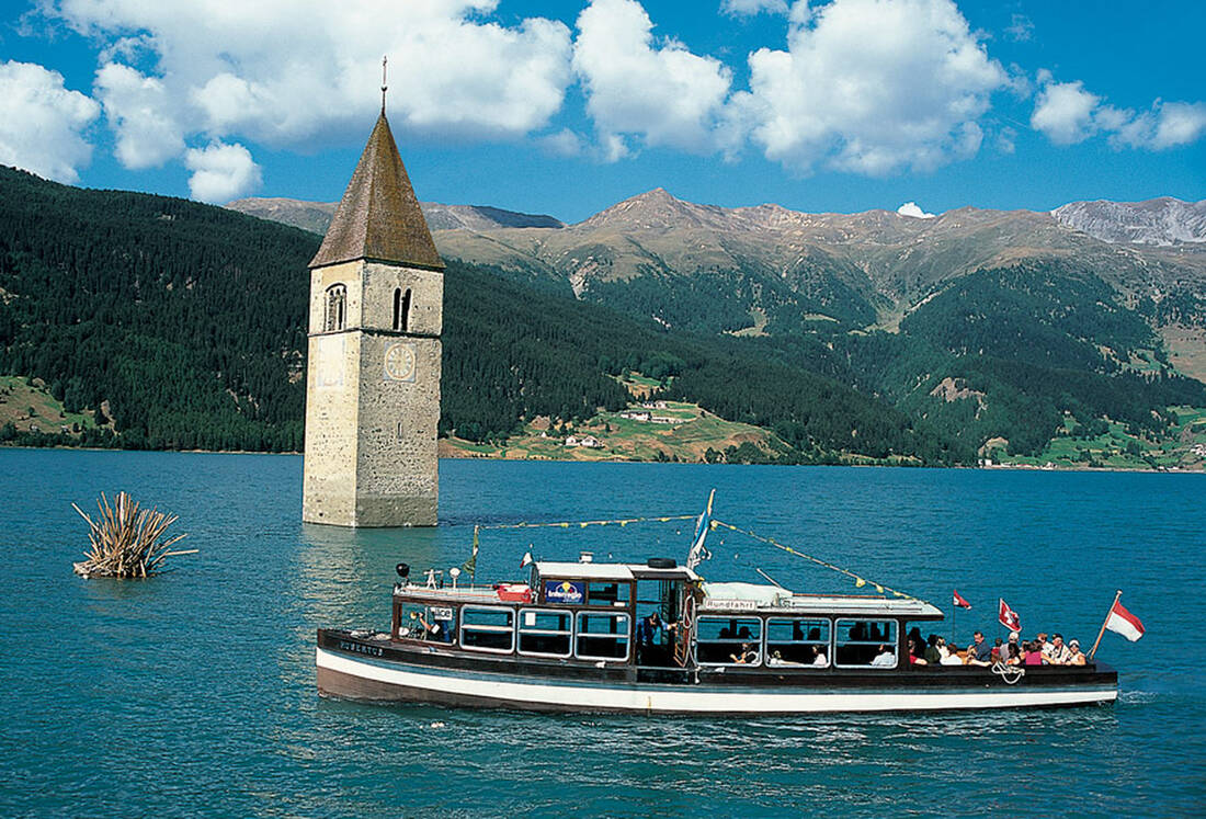 Lago di Resia con torre