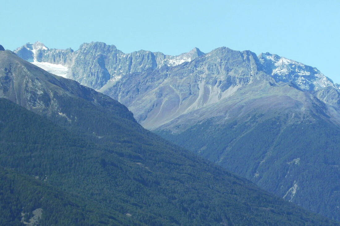 Alto Angelo e Parete Alta di Cengles nella Val Venosta visti da nord-est