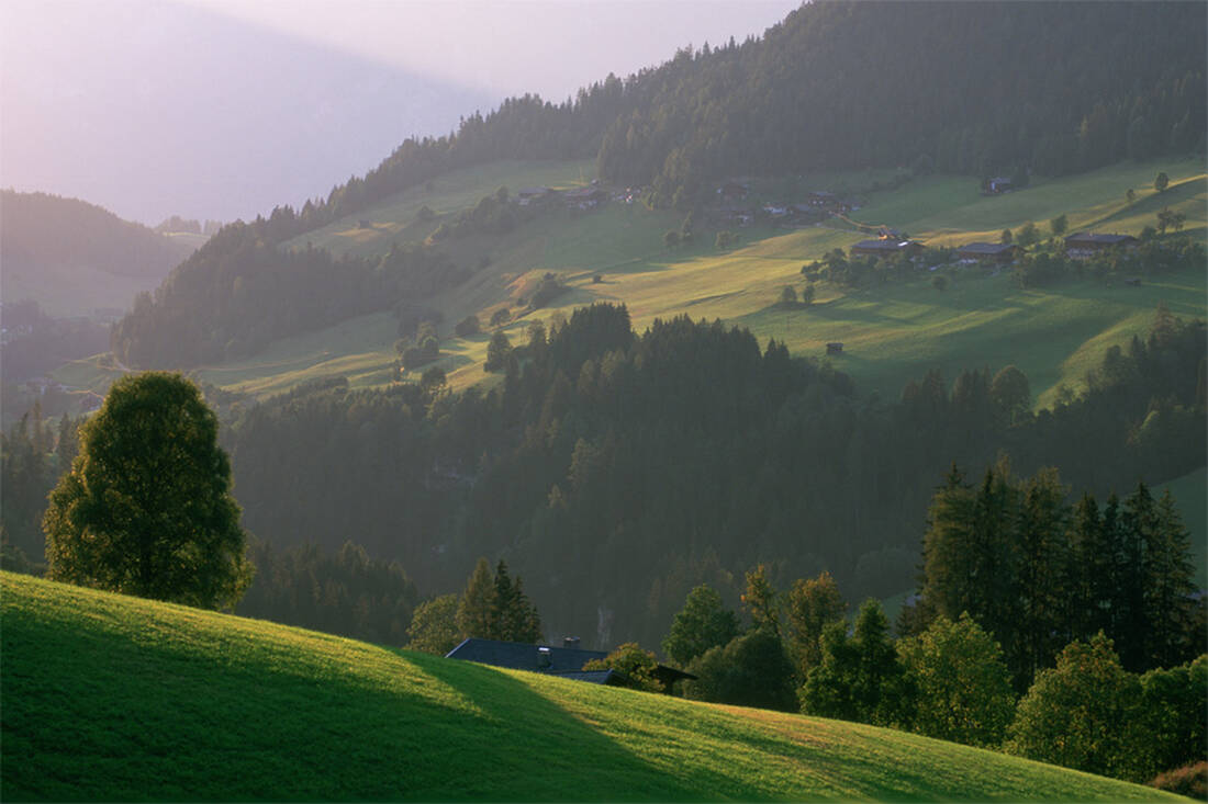 Atmosfera mattutina nella valle di Alpbach