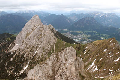 Gehrenspitze (2.163 m) sullo sfondo Reutte
