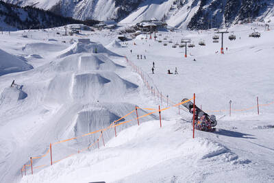 Salti con sci e snowboard nel paradiso dello sci di Ischgl